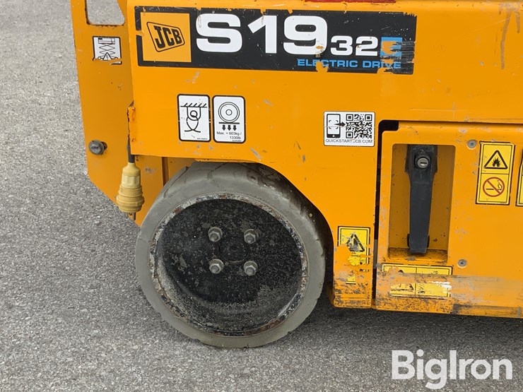 2023-massey-ferguson-730-image-18