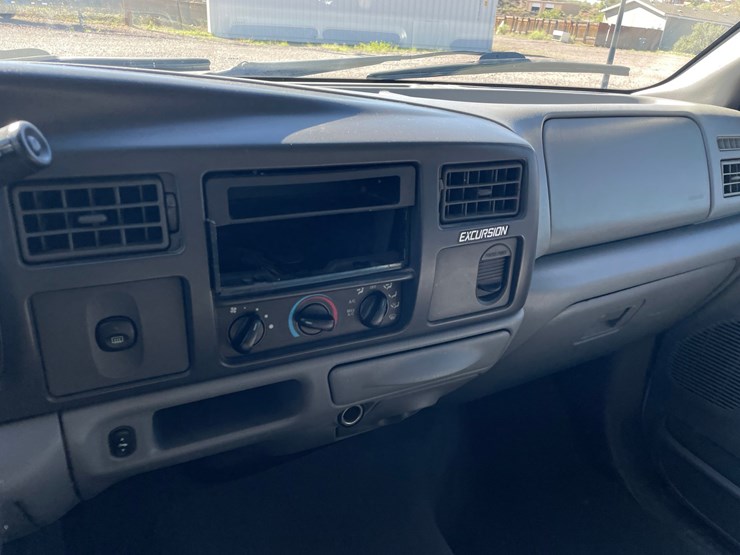 2003-ford-excursion-image-35