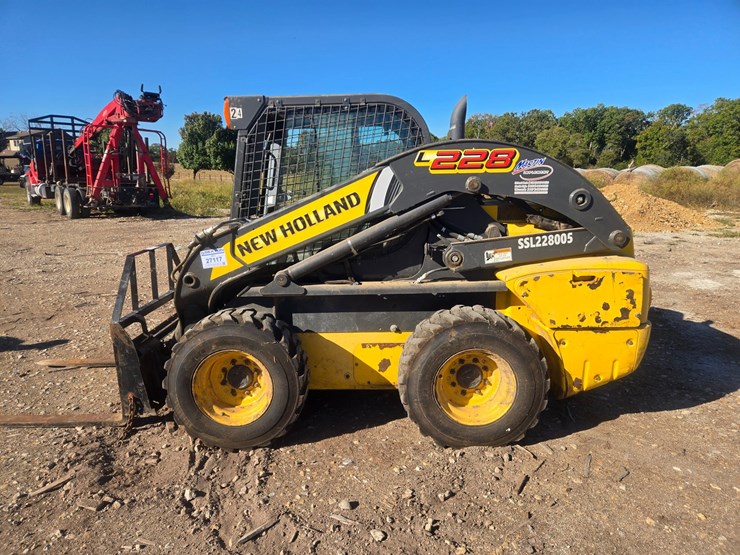 new-holland-l228-image-5