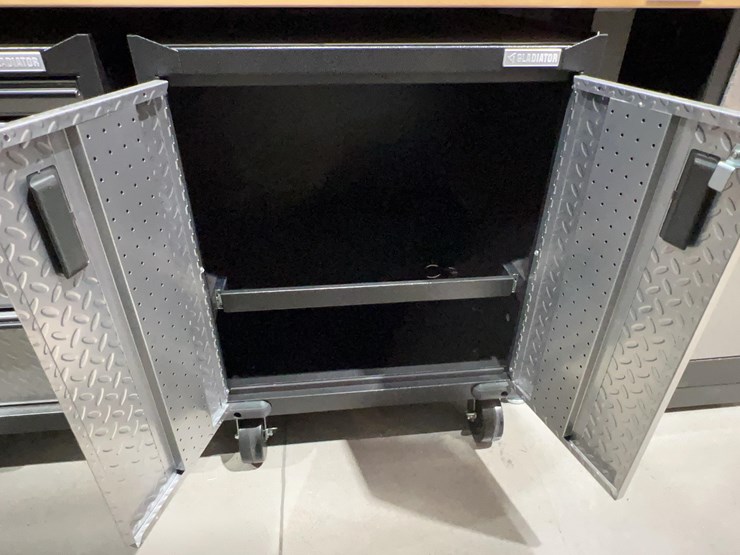 gladiator-cabinets,-tool-chest,-and-workbench-image-9