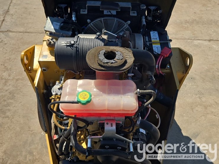 2021-caterpillar-cb34b-image-21