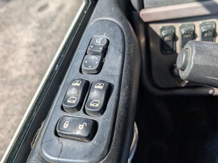 2011-peterbilt-386-image-27