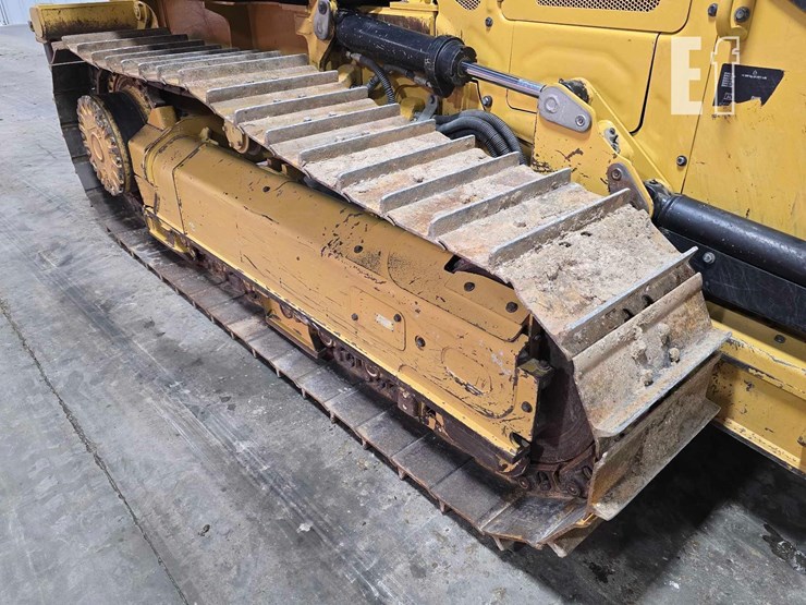 2021-caterpillar-d2-image-33