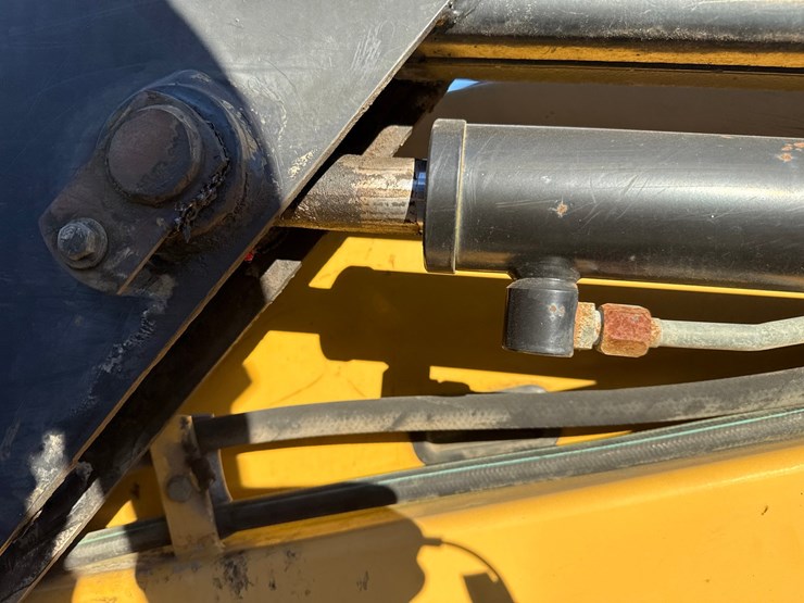 new-holland-lx885-image-24