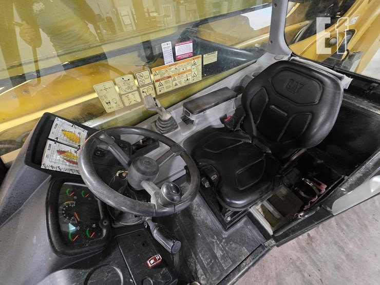 2018-caterpillar-tl1255d-image-13