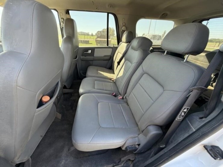 2004-ford-expedition-xlt-image-12