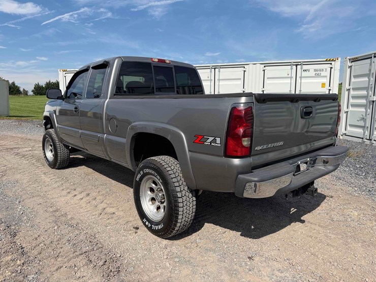 2006-chevrolet silverado-pick-up-image-3