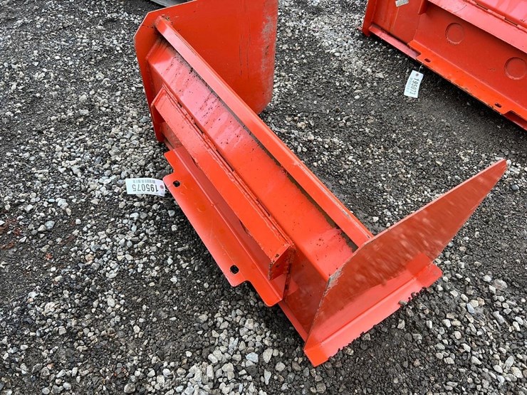 36”-mini-skid-steer-snow-pusher-image-3