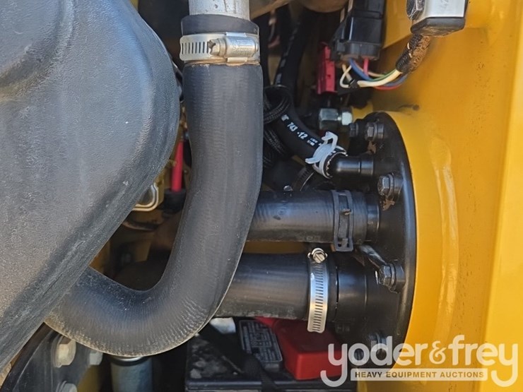 2018-caterpillar-226d-image-40