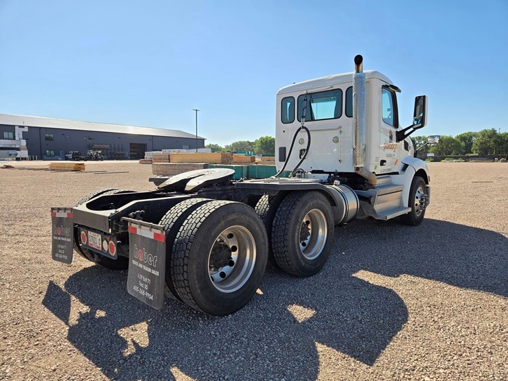 2018-peterbilt-579-image-3