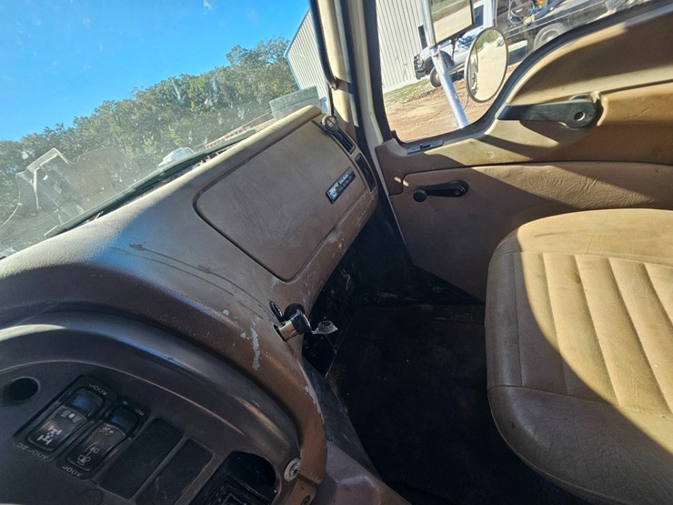 2007-mack-cl713-image-52