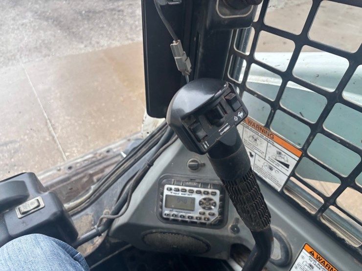 2015-bobcat-t770-image-43