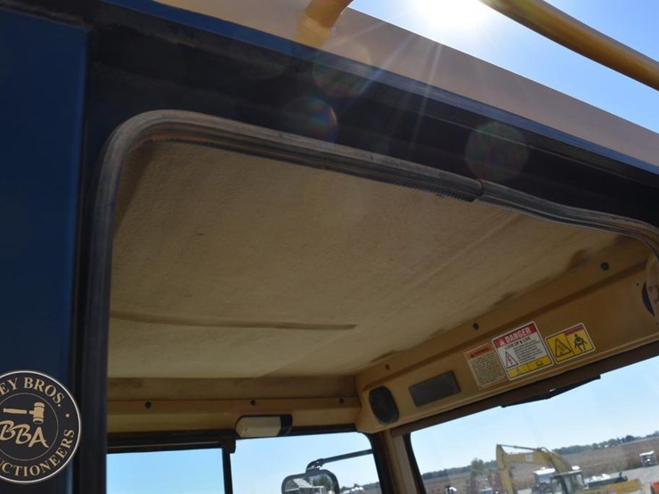 1997-caterpillar-d250e-ii-image-37