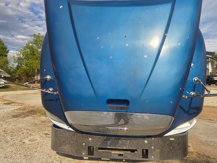 2006-freightliner-columbia-120-image-36