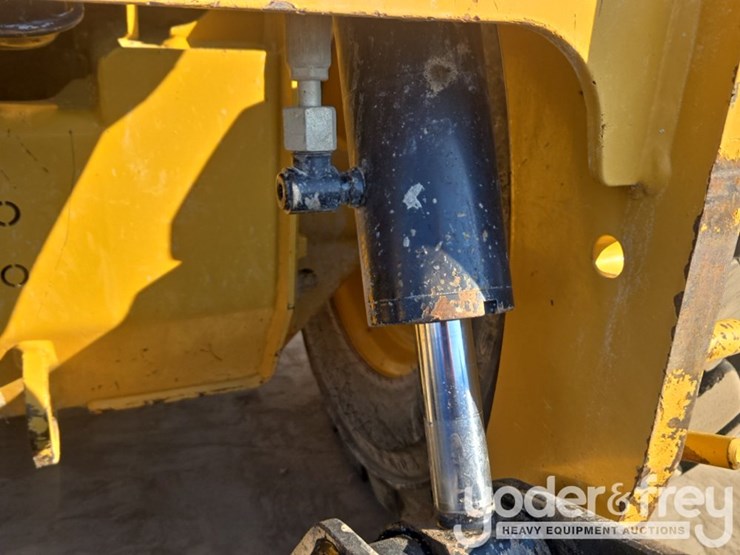 2018-caterpillar-226d-image-18