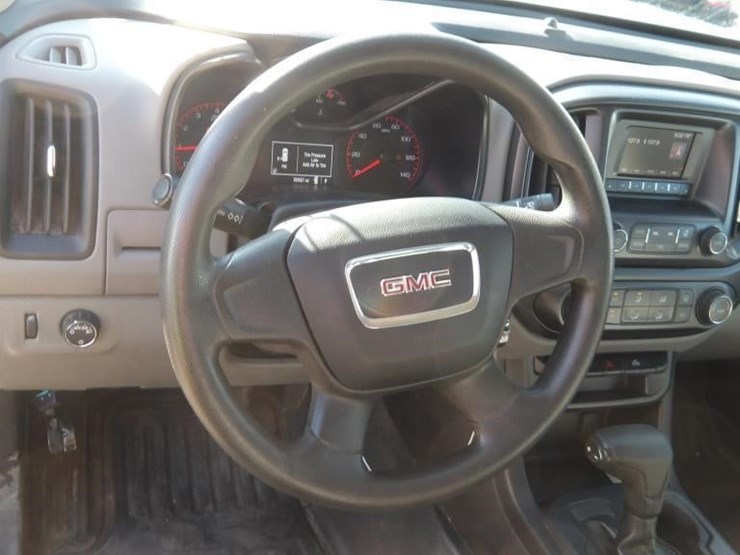2016-gmc-canyon-image-16