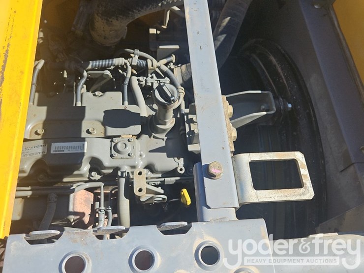 2015-deere-135g-image-22