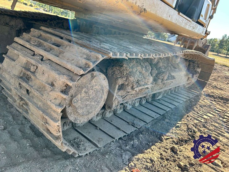 2018-caterpillar-320-image-44