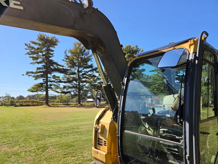 2017-deere-75g-image-14