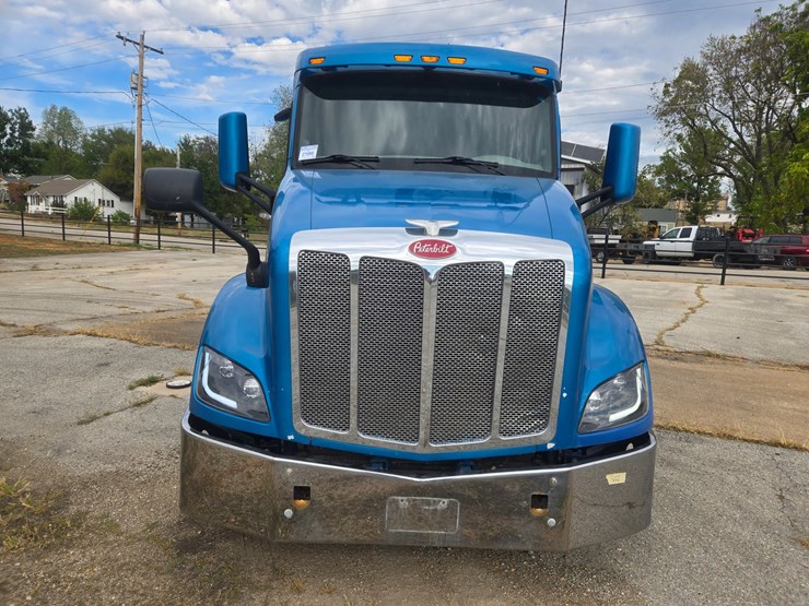 2020-peterbilt-579-image-21