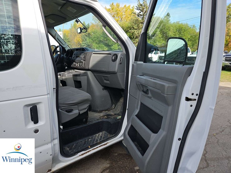 2011-ford-cargo-image-29