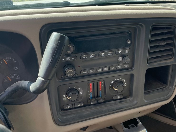2004-chevrolet-silverado-2500-image-15