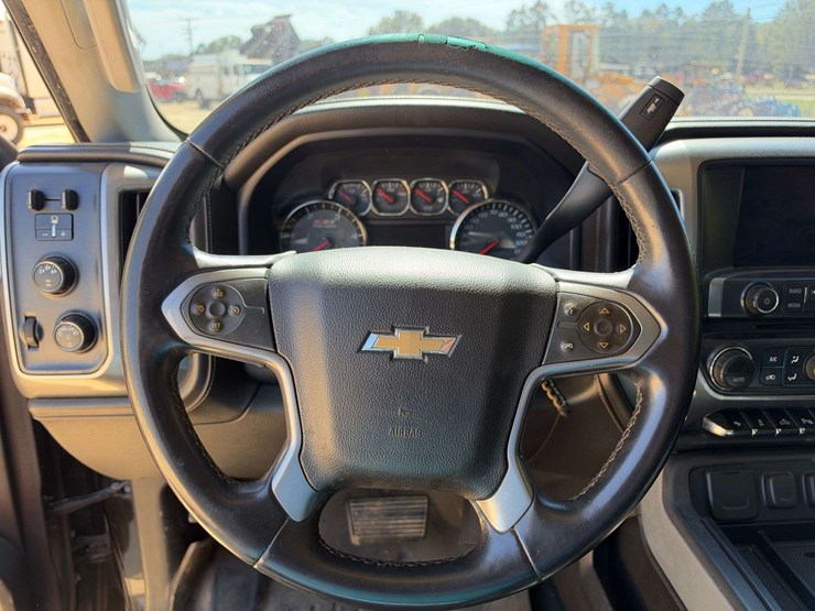 2015-chevrolet-silverado-2500-image-12