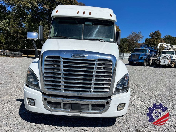 2018-freightliner-cascadia-t/a-truck-tractor-image-26