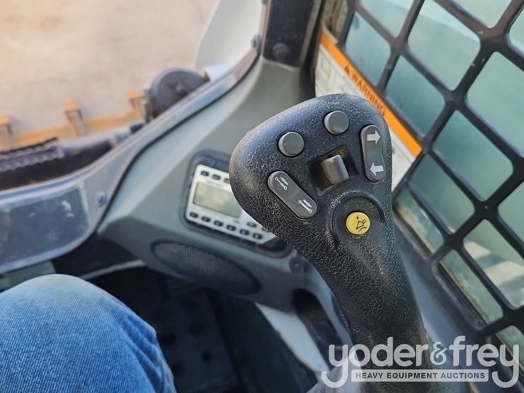 2021-bobcat-t870-image-33