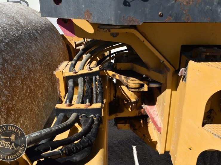 2009-caterpillar-cs56-image-34