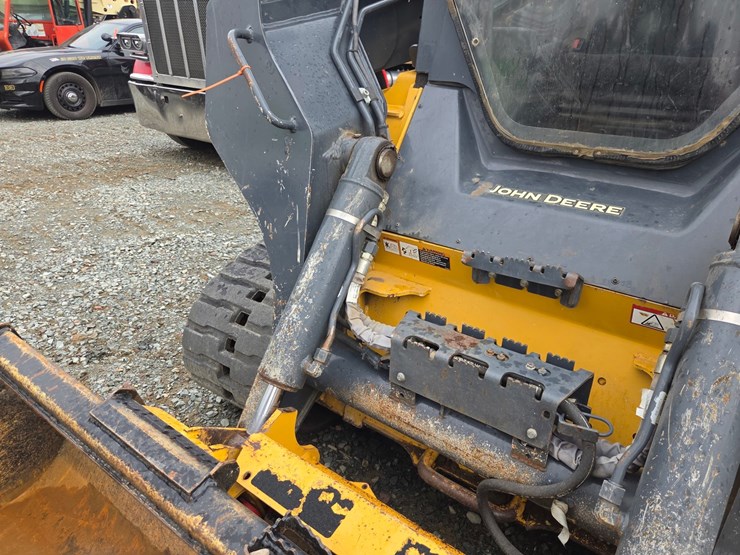 2020-deere-331g-image-14
