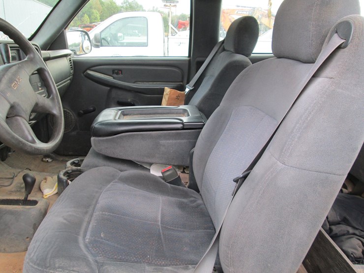 2005-gmc-2500hd-image-25
