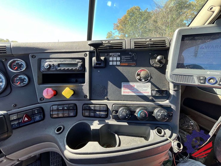 2017-freightliner-cascadia-t/a-truck-tractor-image-70