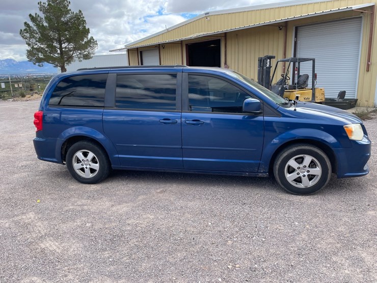 2011-dodge-grand-caravan-image-4