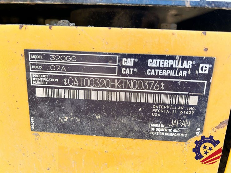 2018-caterpillar-320-image-57