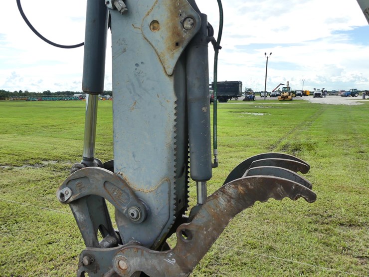 2015-deere-410l-image-14