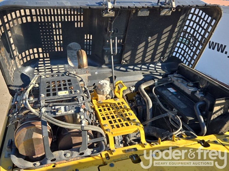 2015-komatsu-pc210-lc-11-image-53
