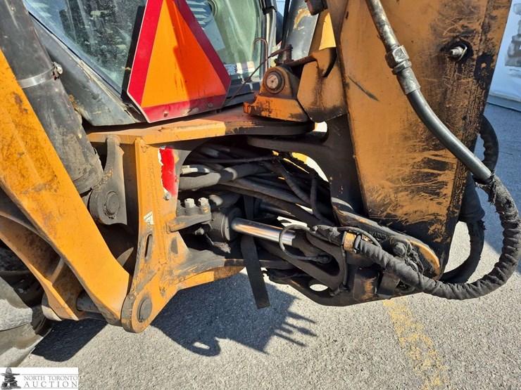2011-case-580sn-image-21