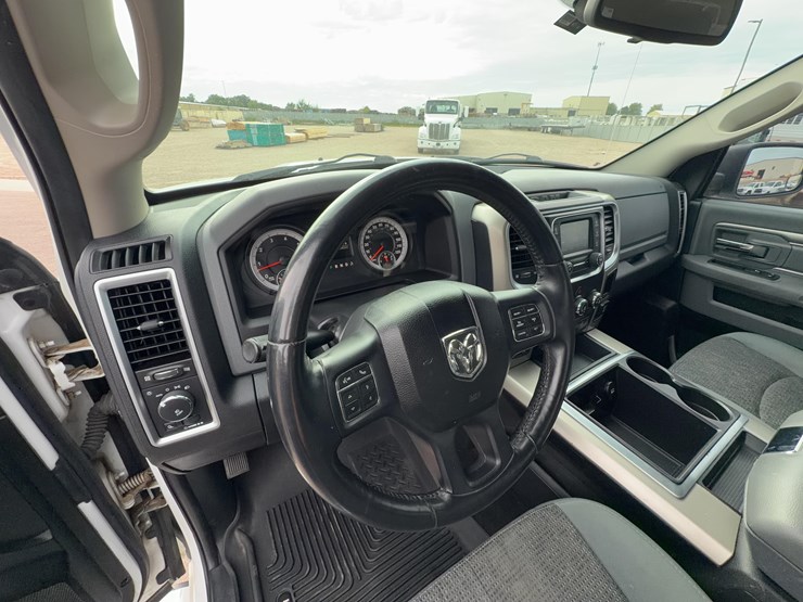 2014-dodge-1500-image-32