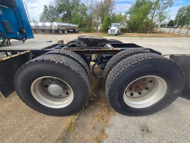 2020-peterbilt-579-image-70