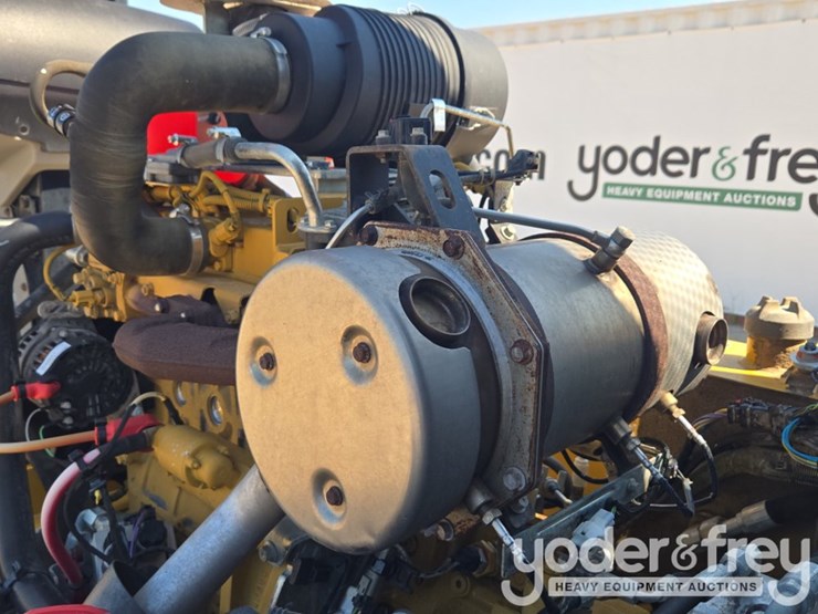 2021-caterpillar-cb34b-image-34