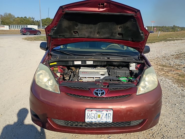 2006-toyota-sienna-image-13