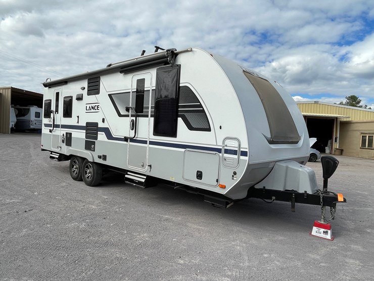 #2824-•-2022-lance-travel-trailer,-(has-new-mexico-title)-image-103