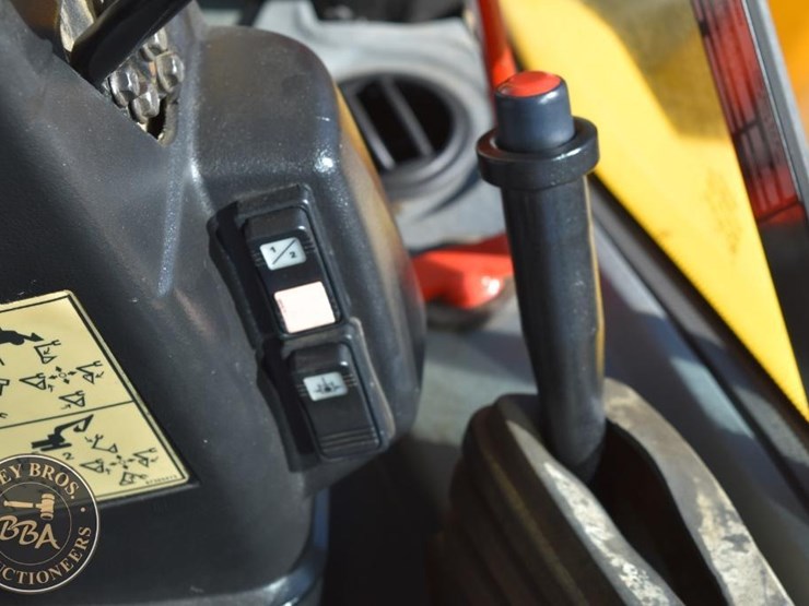 2013-new-holland-b110c-image-69