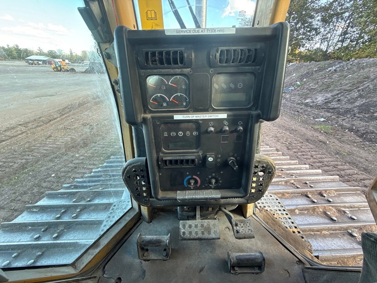 2005-caterpillar-d6n-lgp-image-49