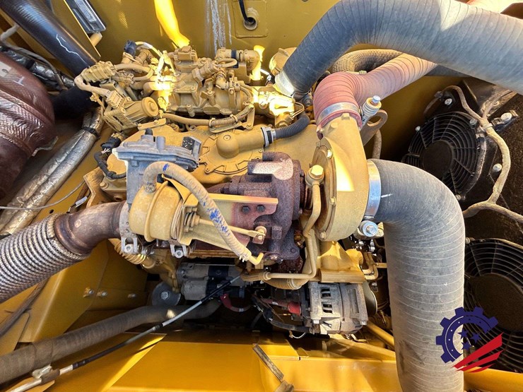 2018-caterpillar-320-image-79