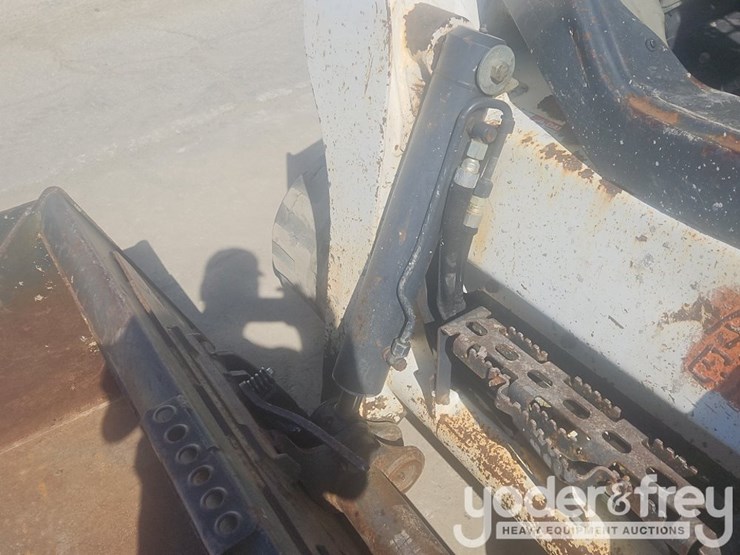 2016-bobcat-t740-image-22
