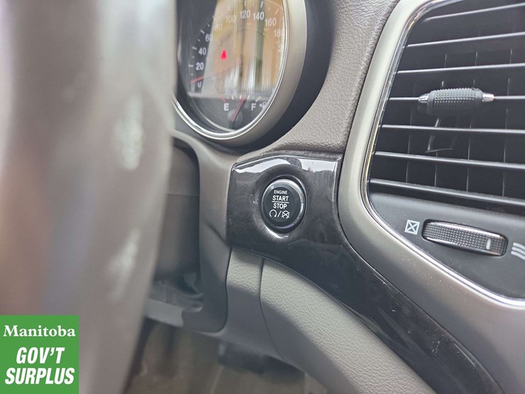 2011-jeep-grand-cherokee-image-21