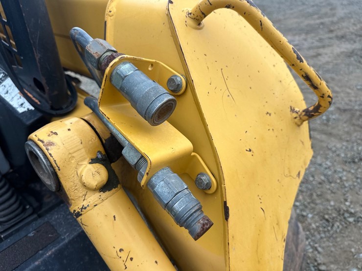 deere-240-image-14