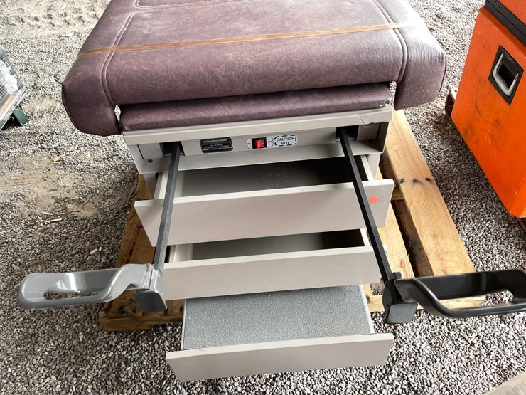 #4683-•-ritter-exam-table-image-10